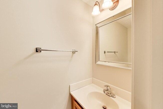 Building Photo - 8813 Francesca Dr