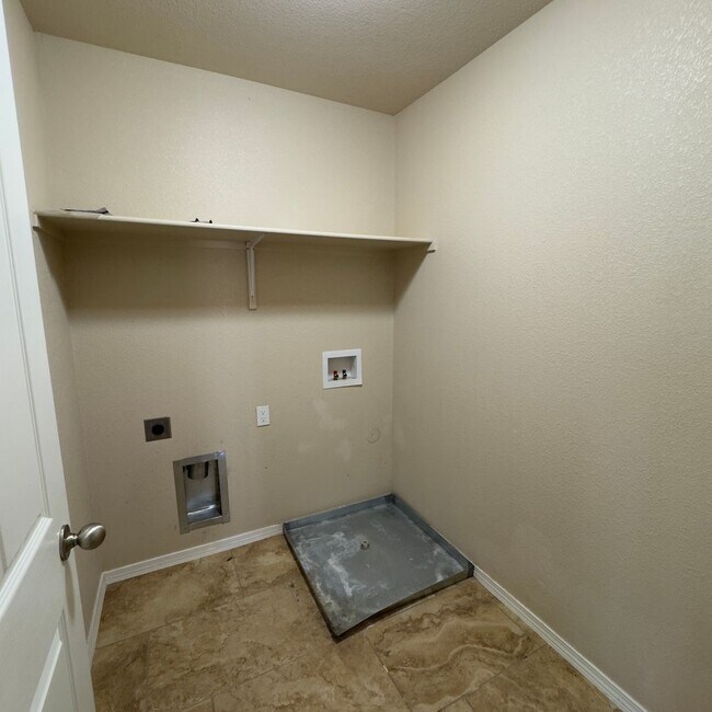Building Photo - 4 Bedrooms, 3 Baths, a Pool, and Solar Panels!