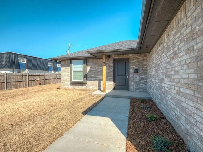 Building Photo - Turnkey 3-Bedroom Home in NW OKC – Perfect for Pets!