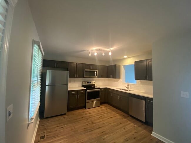 Primary Photo - 2031 Franklin St
