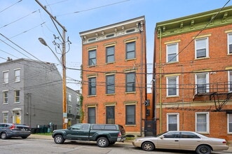 Building Photo - 515 E 12th St