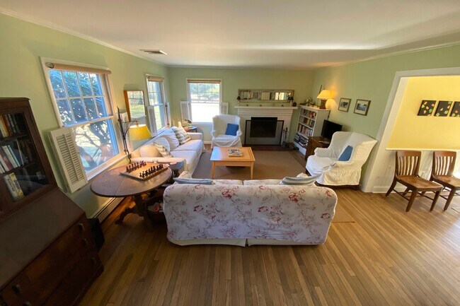 Building Photo - 166 Hog Creek Rd