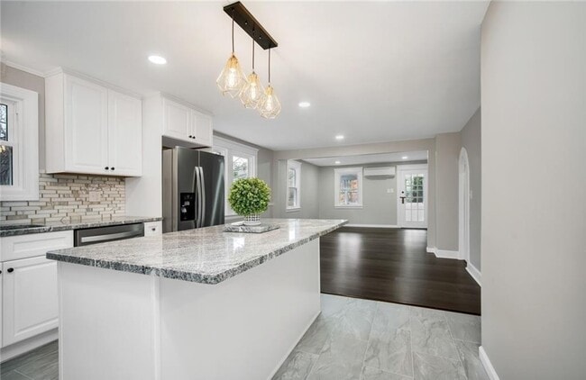 Building Photo - 346 Middlebury Rd