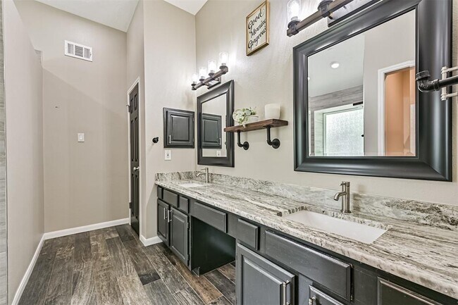 Building Photo - 1801 Vaquero