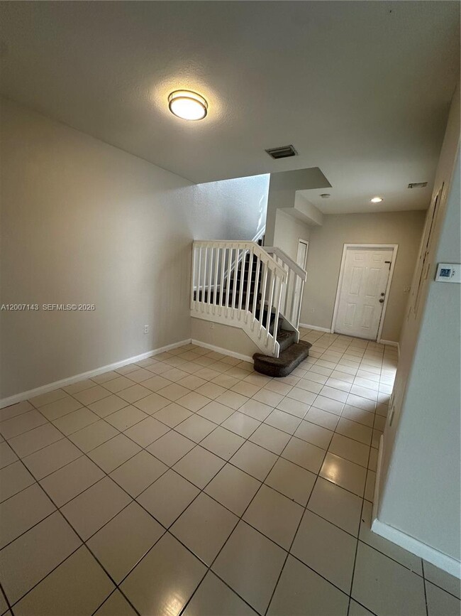 Building Photo - 2912 SE 15th Rd