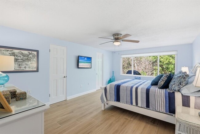 Building Photo - 573 Spanish Dr N