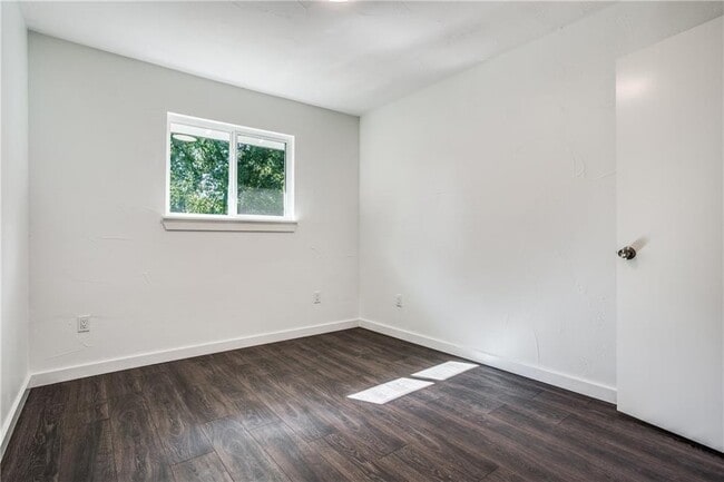 Building Photo - 6220 Blarwood Dr