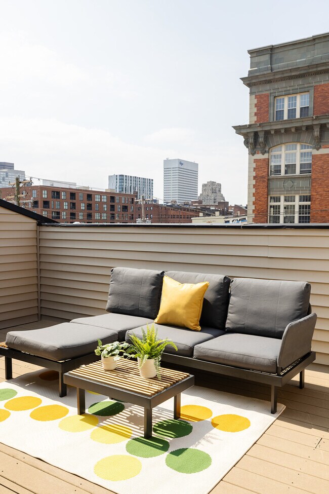 Building Photo - 1304 Broadway-ID1056031P