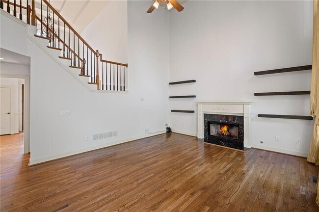 Building Photo - 12857 Waterside Dr
