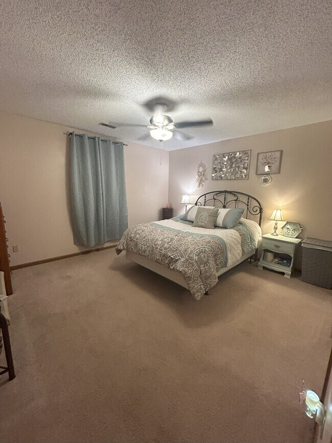 Building Photo - 1820 SW 6th St