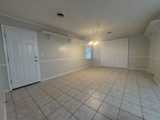 Building Photo - 3329 Roxana Rd