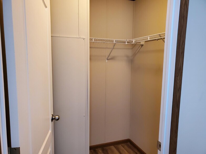 Building Photo - 100 Quail Ct