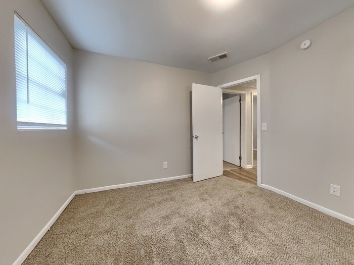 Building Photo - 8207 Patou Dr S