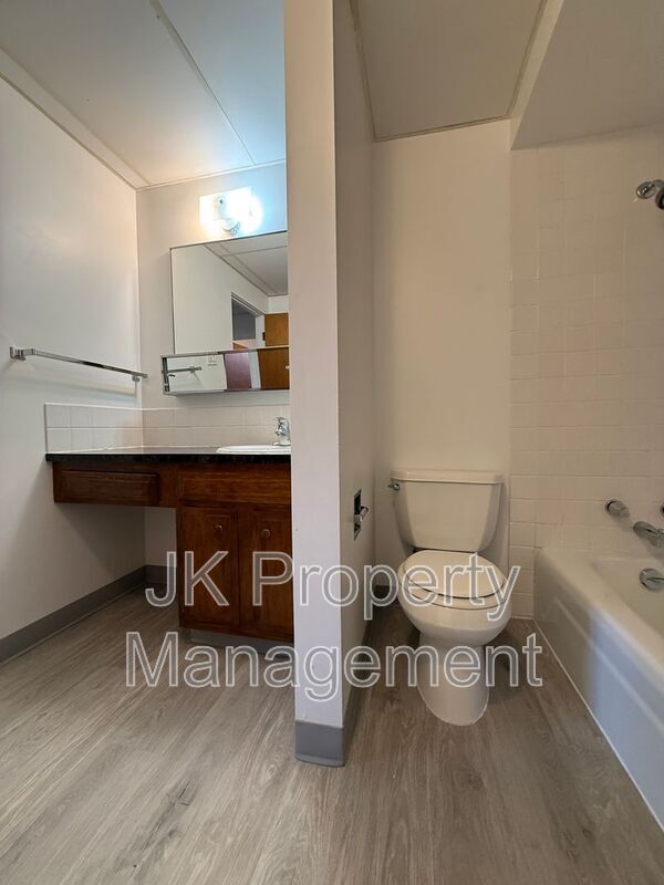 Building Photo - 1110 2nd Ave S