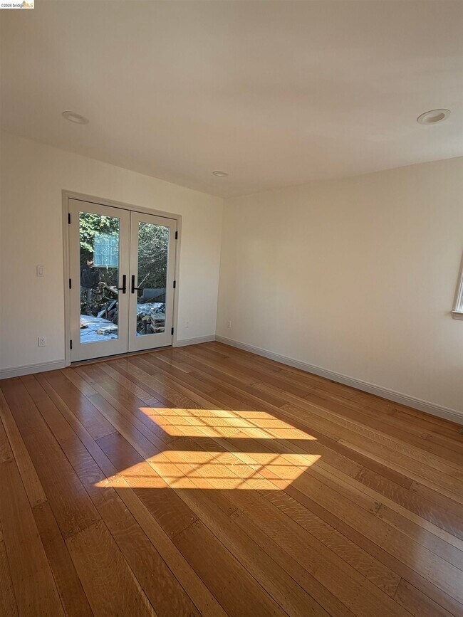 Building Photo - 83 Alamo Ave