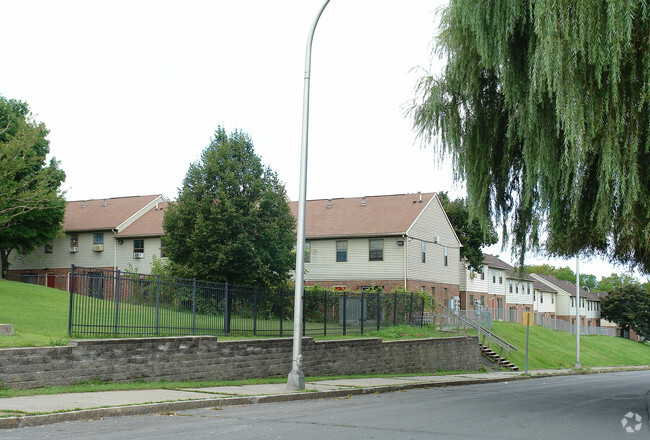 Building Photo - Schuyler Court