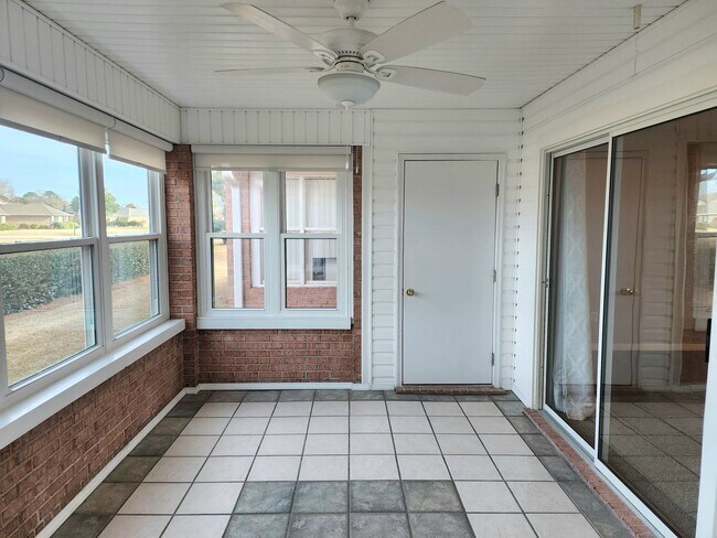 Building Photo - 2/2 Home in Lakeview Villas!