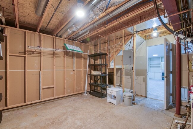 Building Photo - Beautiful home with 5 bedrooms, 3 1/2 bathrooms, 3-car garage available now!