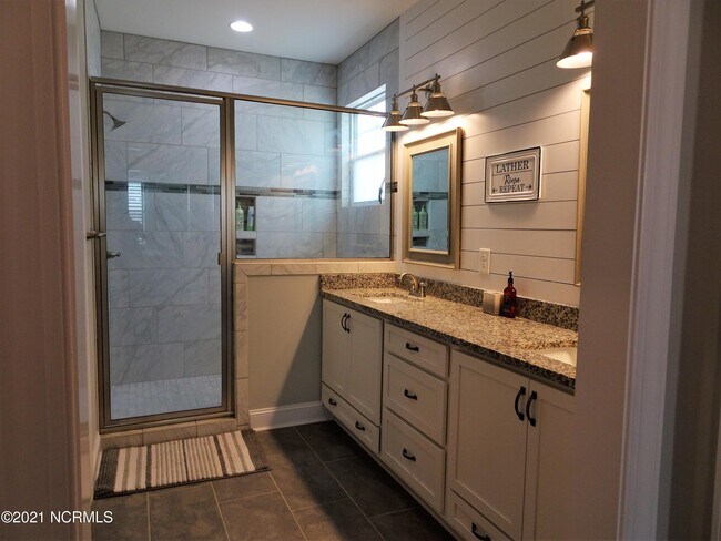 Building Photo - 217 Bogue Carrier Ct