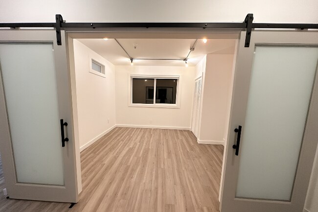 Building Photo - 592 Silva Ave