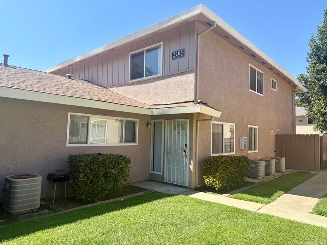Building Photo - 2205 Palisade Ave