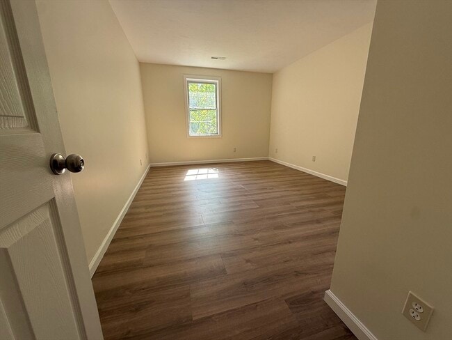 Building Photo - 28 Crestview Dr