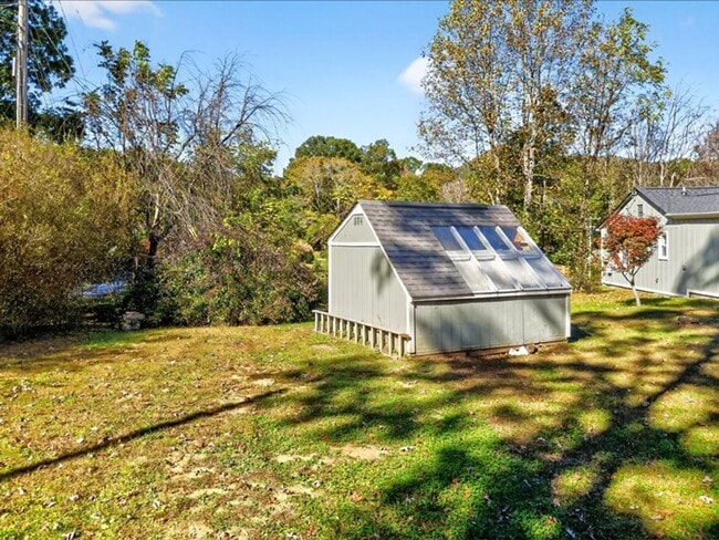 Building Photo - Wonderful Black Mountain Location-Long Term Rental