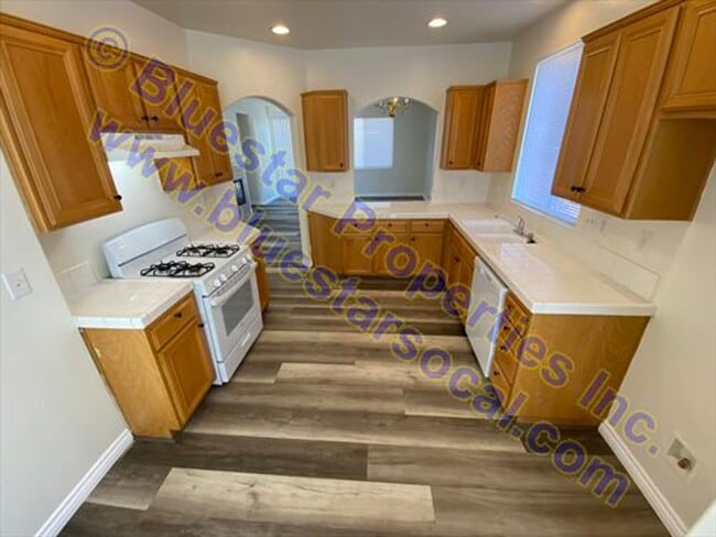 Building Photo - Just Listed !!  Single Story Home In Adela...