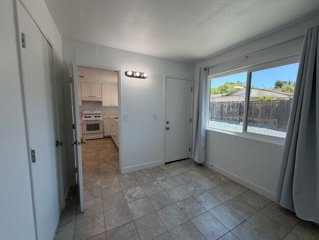 Building Photo - 228 Janan Ct