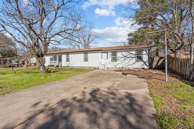 Building Photo - 1132 18th Ave N