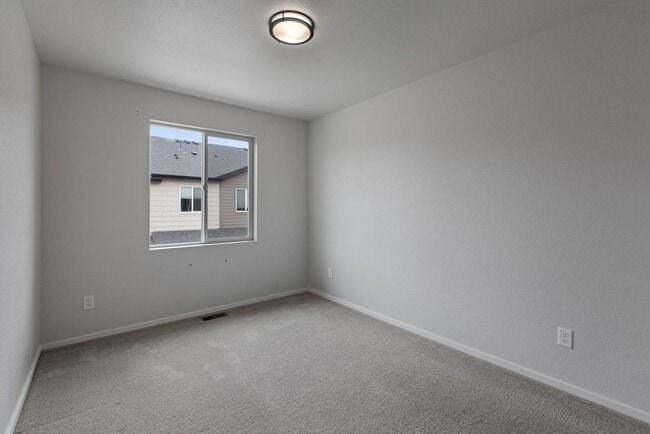 Building Photo - Students Welcome! Two Story 3 Bed 2.5 Bath Town Home North Fort Collins