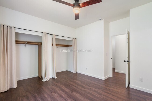 Building Photo - Updated 2 Bed/2 Bath Home in Private Gated Community!