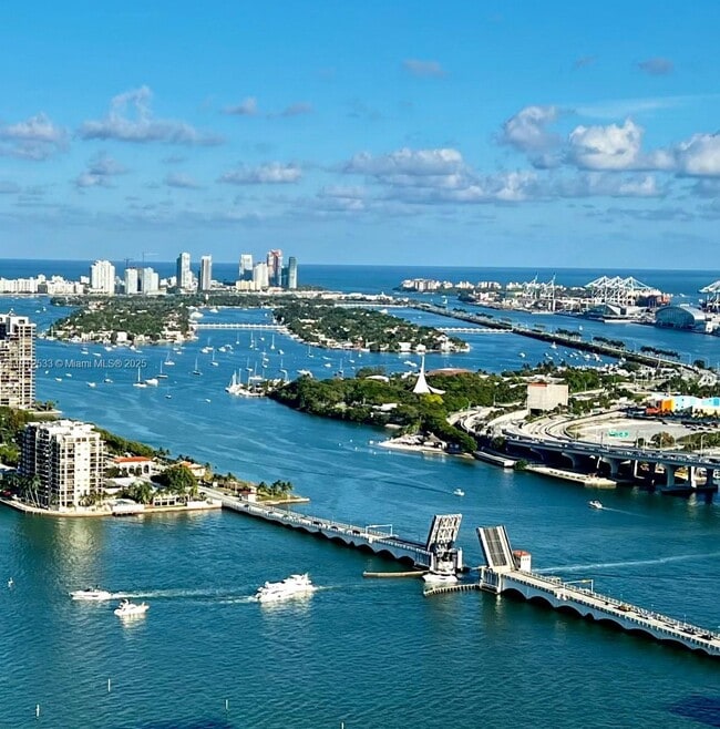 Primary Photo - 488 NE 18th St