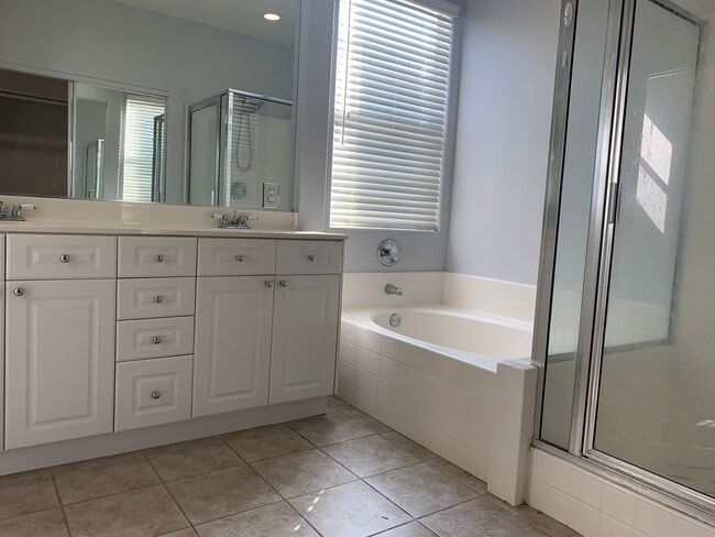 Building Photo - Lovely La Paloma Home For Lease