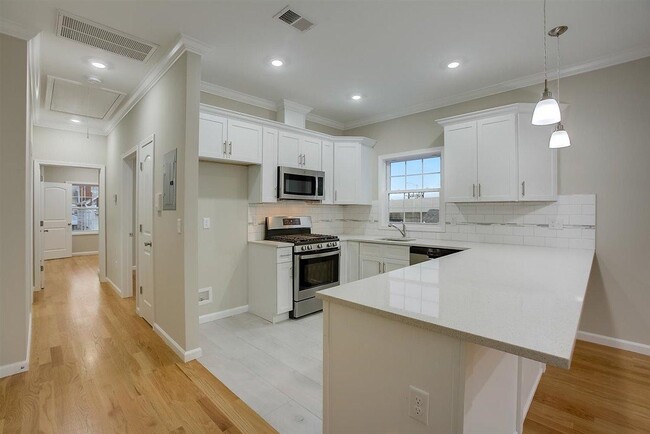 Building Photo - 16 Grant Ave