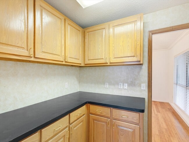 Building Photo - 823 Ashley Pl