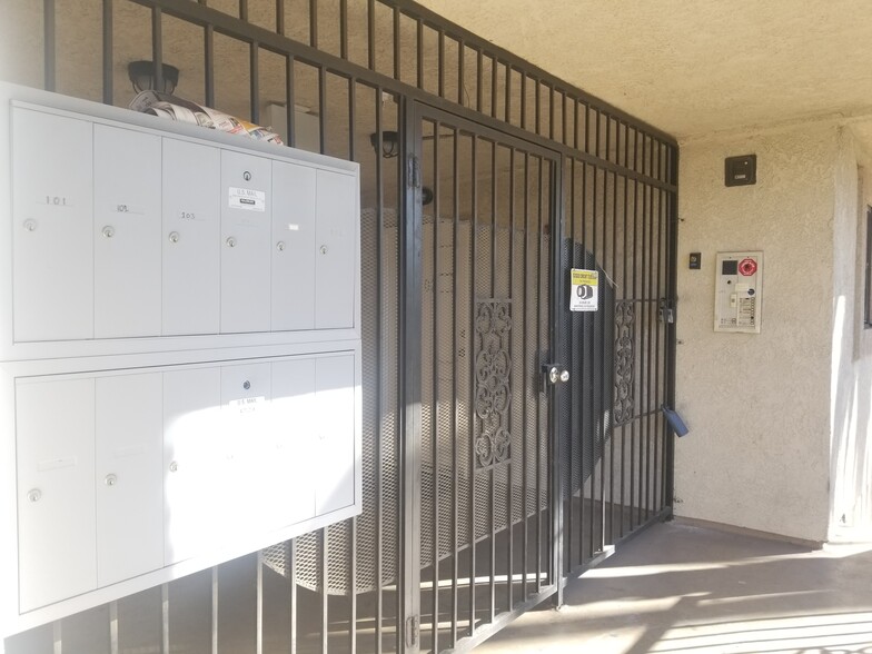 Building Photo - 736 N Garfield Ave