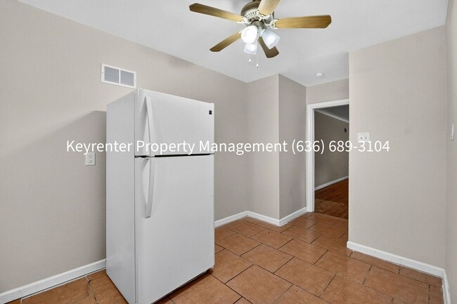 Building Photo - 5855 Pershing Ave