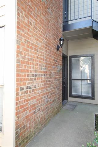 Building Photo - 9600 Royal Ln