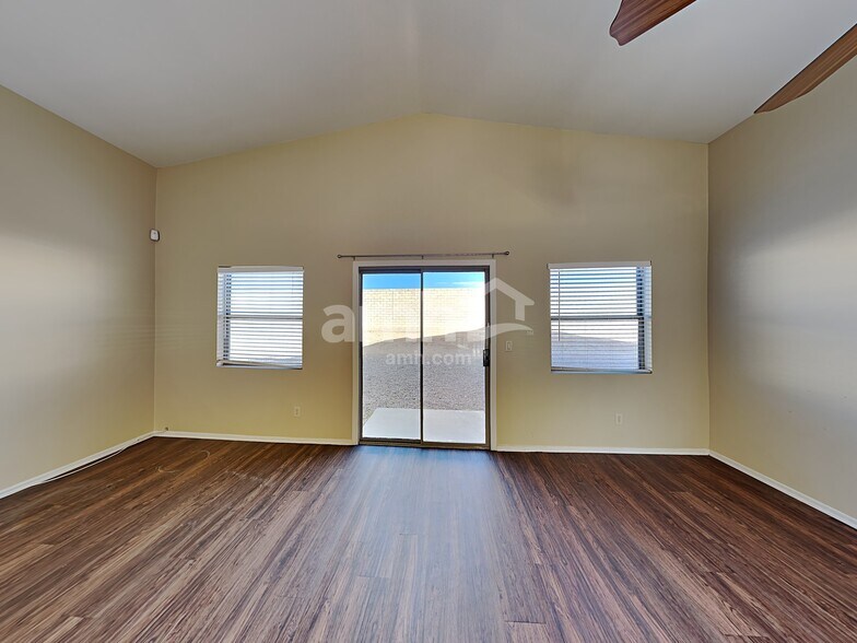 Building Photo - 5073 E Butterweed Dr