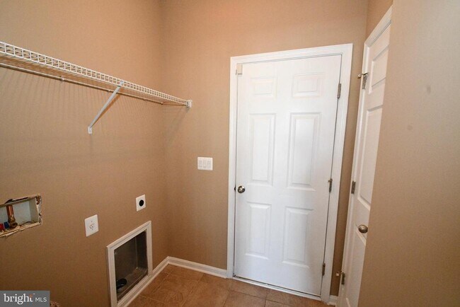 Building Photo - 9 Latham Ln