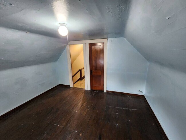 Building Photo - 15714 Holmes Ave