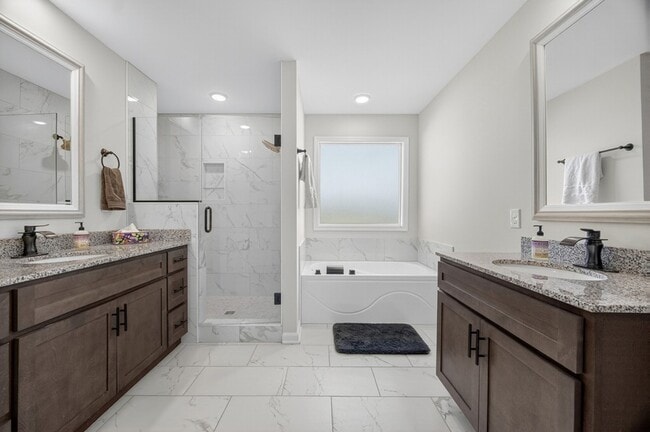 Building Photo - 3019 Cambridge Ct