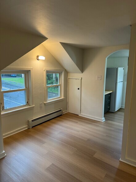 Building Photo - 829 Elmwood St