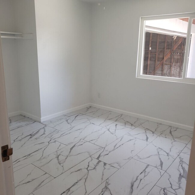 Building Photo - 6363 Carlo Dr