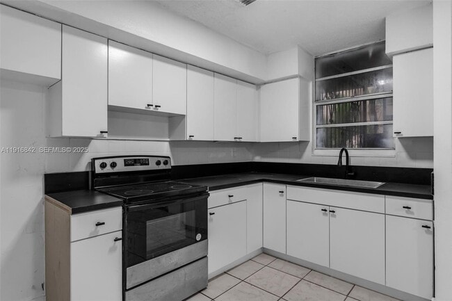 Building Photo - 6011 SW 69th St