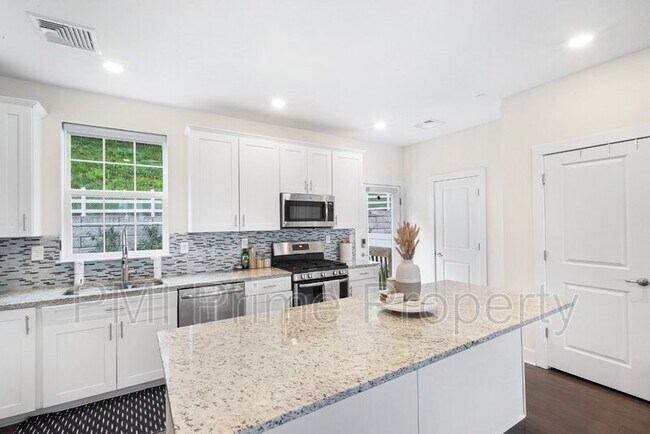 Building Photo - 506 Parkview Ln