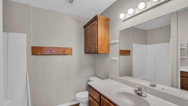 Building Photo - 3 Bed, 2 Bath in Tulsa - Available mid Oct...