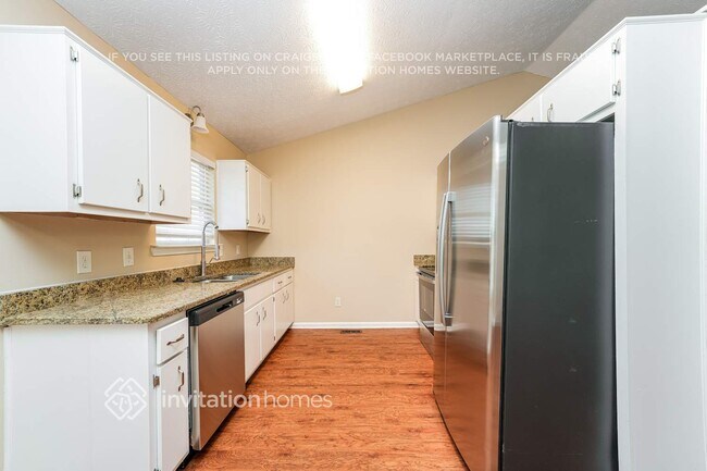 Building Photo - 6827 Summit View Dr