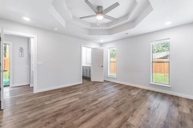 Building Photo - 1906 SE Taylor St